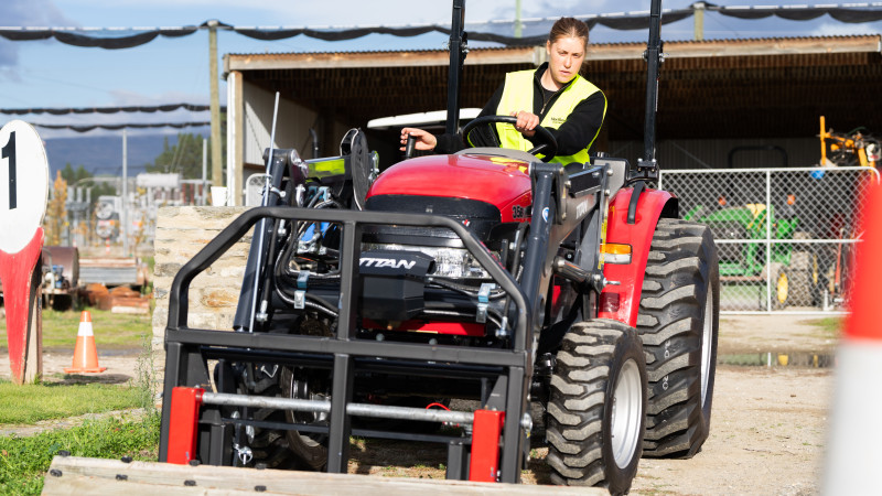CTB   251605 Young Growers.Credit Clare Toia Bailey.image central.Group 108